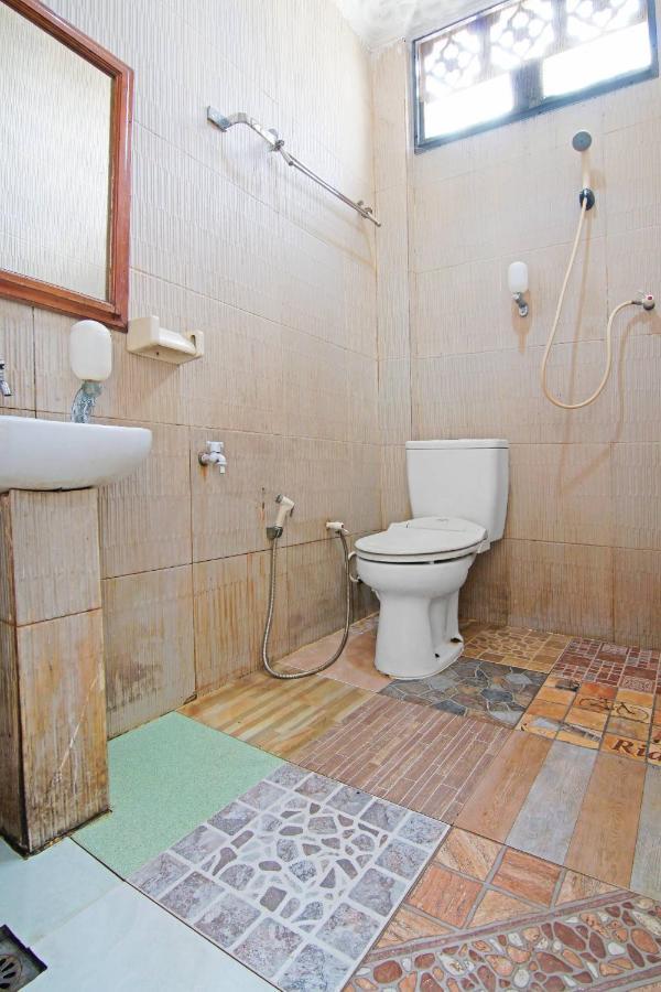 Oyo 91510 Homestay Utama Syariah Pekanbaru Zewnętrze zdjęcie